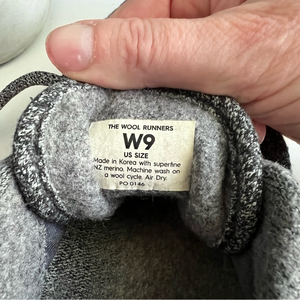 ALLBIRDS Gray White Wool Runners in Size 9 - Picture 4 of 10